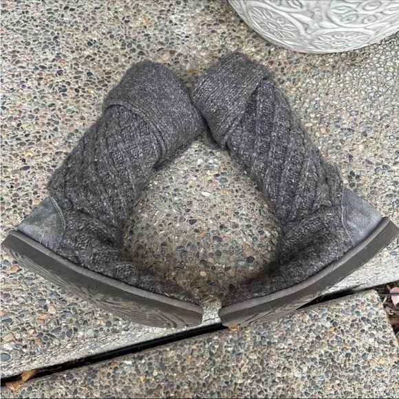 UGG Lattice Cardy Boots gray women’s size 6 knit fold over cozy slipper boots - Picture 8 of 8